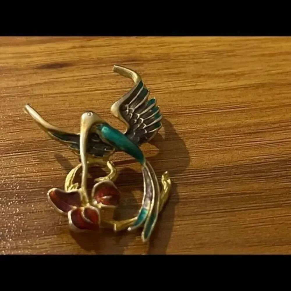 Hummingbird Sipping Nectar Gold Brooch
